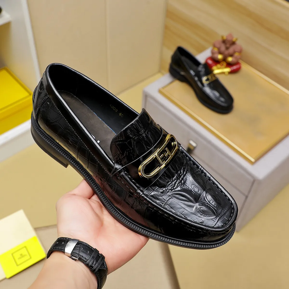 Men's shoes💰460 🕷🕷【FENDI】The latest men's formal leather shoes🇨🇳Classic series not to be missed💯The first layer is made of imported first-layer cowhide☘Original quality, the leather is smooth and delicate🎋The version is awesome, the perfect streamlined outline🍇🐮Leather lining, color, size 38-45...